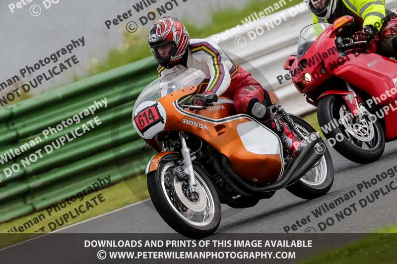 Vintage motorcycle club;eventdigitalimages;mallory park;mallory park trackday photographs;no limits trackdays;peter wileman photography;trackday digital images;trackday photos;vmcc festival 1000 bikes photographs